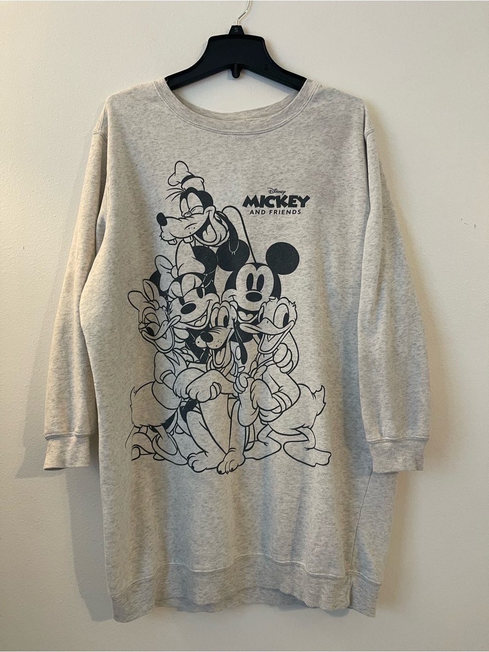 2020Disney and friends Light Gray Crewneck Sweater with Disney characters 2XL
